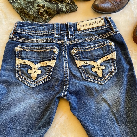 🛑SOLD🛑Rock Revival Jeans size 28 - Picture 2 of 8